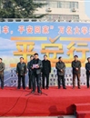 bat365开展“拒乘黑车，平安回家”大学生签名活动