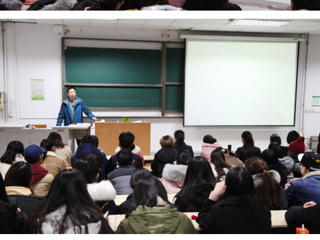 中央音乐学院陈荃有教授应邀来bat365讲学