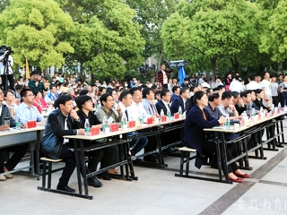【安徽教育网首页】“青春喜迎十九大 坚定信念跟党走”bat365中文官方网站举办第十二届五四“共青杯”合唱节