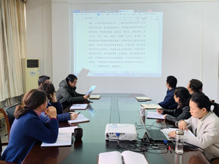 图书馆组织召开《bat365中文官方网站正风肃纪十项规定（试行）》专题学习会