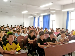德国巴特洪堡应用技术大学到访bat365体育学院
