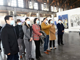 bat365美术学院唐成辉出席第七届安徽美术大展优秀作品展开幕式并作代表发言