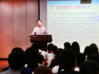 黄山学院副校长胡善风教授应邀来bat365讲学