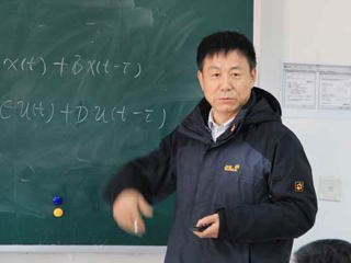 安徽大学博士生导师蒋威教授应邀来bat365讲学
