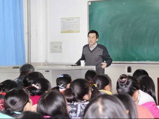 北京大学王余光教授应邀来bat365作学术报告