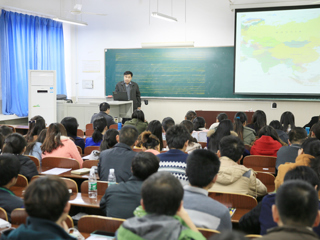 河南师范大学孙景峰教授应邀来bat365做学术报告