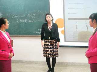 日本长崎短期大学梶谷良子教授应邀来bat365讲学