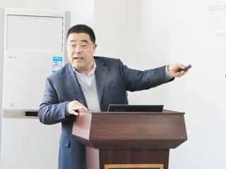 吉林大学博士生导师杨印生教授应邀来bat365讲学