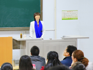 安徽师范大学法学院院长彭凤莲教授应邀来bat365做学术报告