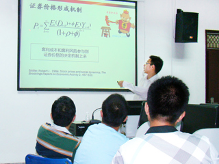 暨南大学李晓龙博士应邀来bat365经济学院做学术报告