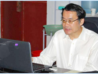 华中师范大学副校长李向农教授应邀到bat365讲学