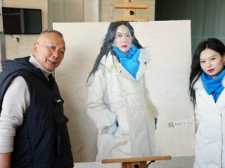中国美院教授杨参军来bat365进行油画肖像示范写生